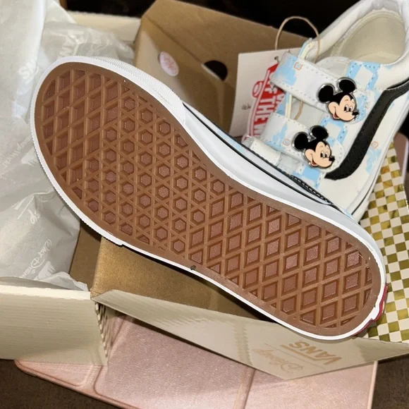 NWT Mickey Mouse VANS Old Skool V Sneakers (Child)
New in original box - Picture 9 of 12